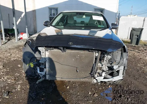 2016 Mercedes-Benz C 300 4Matic z USA, uszkodzony, nr VIN 55SWF4KB8GU117110